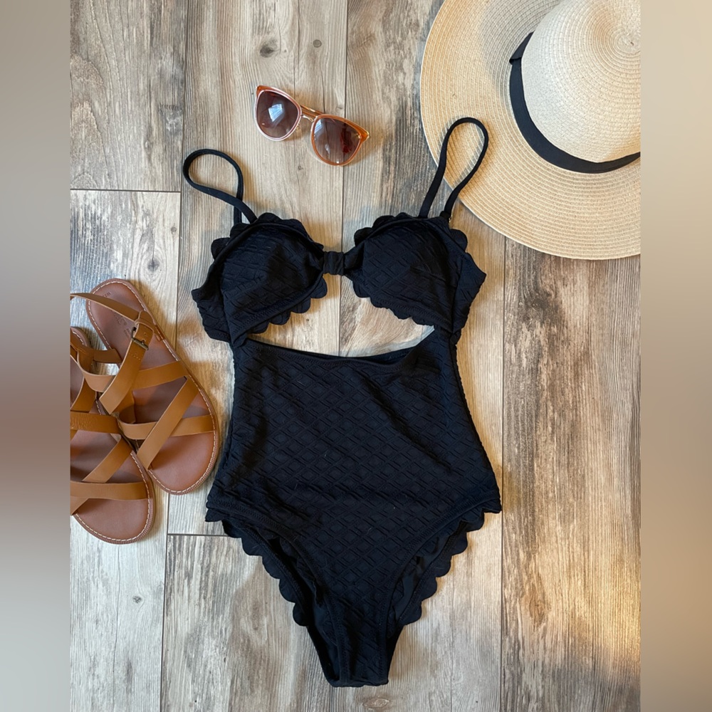 Xs black one piece Cupshe bathing suit